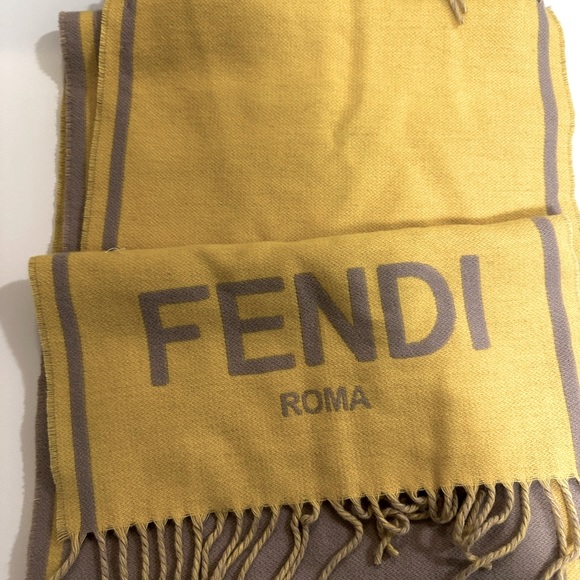 Brand New FENDI Roma Cashmere Scarf FXT322 - Picture 3 of 4